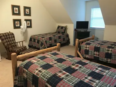 Cute cabin😊Pretty Views! Clean! ONLY 1 MILE TO TOWN!