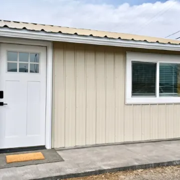 Golden Spike Stable Getaway in Downtown Tremonton Отели в г. Бокс Элдер Каунти