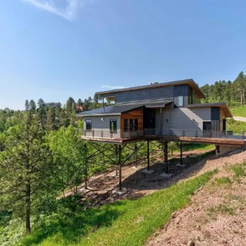 Spectacular stilted home with amazing views.