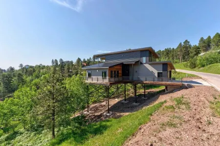 Spectacular stilted home with amazing views.