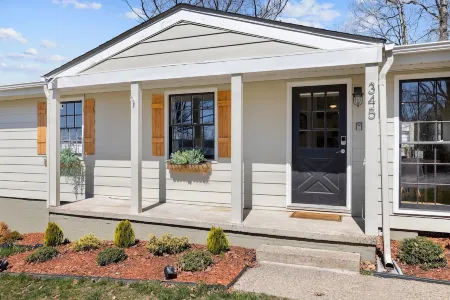 Cozy Asheville Home / Hot Tub / Fire Pit! Discount for week-long stays! Отели рядом с достопримечательностью «Университет Уэстерн Каролина»