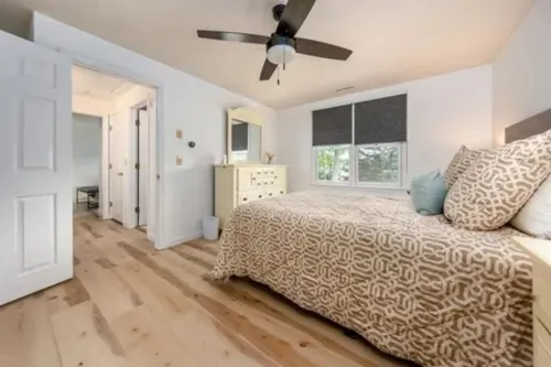 Beautiful, classic cape cod home in Yarmouthport. 5 Minutes to beach