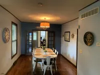 Captain's House// Large & FUN Family Home 5 minutes to the Beach