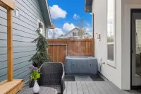 New Farmhouse Cottage in the heart of Treasure valley with Hot tub!! 프랭클린 공원 주변 호텔