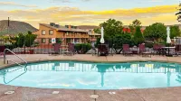 Sedona Cozy Condo with Pool, Walk to Restaurants, 4-Min to Hiking, Near Stores