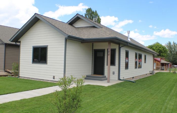 Well Appointed Vacation House in Ennis only 3 blocks from Main St.