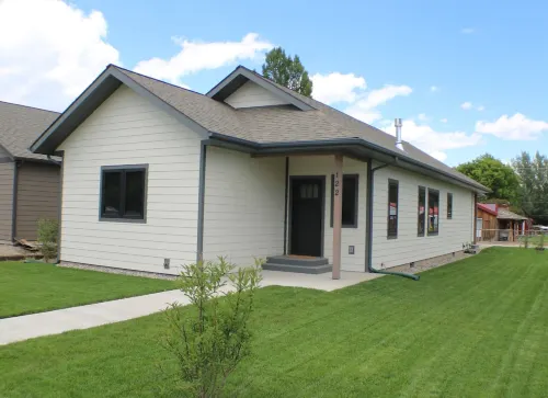 Well Appointed Vacation House in Ennis only 3 blocks from Main St. - Wi-Fi