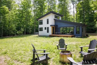 New Build Modern Cabin in Glen Arbor close to downtown Glen Arbor and Empire