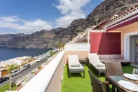 APARTMENT A few meters from a black sand beach.