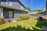 CDA home walking distance to beaches, parks, library and downtown boutiques