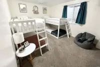 Orem Lower Level Apartment w/ Hot Tub access! 6 minutes to Provo Canyon