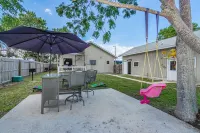 Blue Gecko at Safety Harbor - Entire Home PLUS Guest House Hotels near 7-Eleven