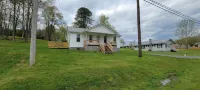 Totally Remodeled 1930's House w/Firepit & Deck close to Outdoor Adventures. Hotels near New River Gorge