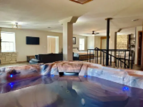 Mansion on the Mississippi River - Hot Tub - Beach - 7 Bedrooms