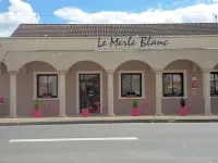 Le Merle Blanc Hotels in Gueugnon