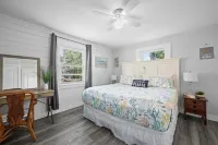 Mermaid Bungalow -Jensen Beach Hotels near Walgreens