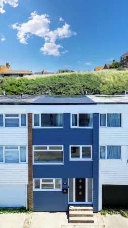 Seaside Escape: Warm & Cosy Winter Getaway by the Sea Отели в г. Сифорд