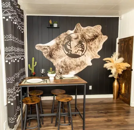 Cozy Western Boho Retreat~1BR / 1BA~ Tiny Cottage