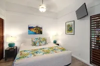 Steps from the Beach, Stunning View, Newly Remodeled, +AC