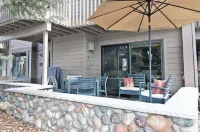 Sun Valley Amenities! Remodeled Ski in-Ski Out Condo with Pool and Hot Tub!