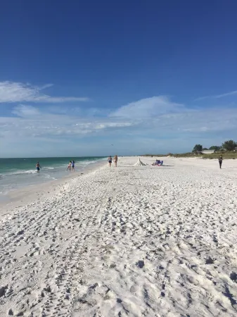 Castaway Cottage + Beach + Heated Private Pool & Spa + Golf Cart Included!