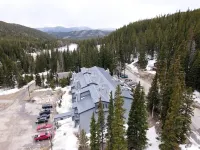 306 - 1br · Cozy Modern Condo on The Lake Hotels in Saint Mary's