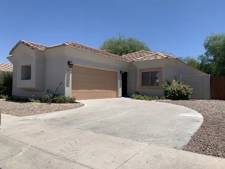 Southern Springs Home Отели рядом с достопримечательностью «Университет Адвансинг Текнолоджи»