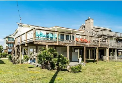 Seaside Serenity- Amazing 2nd row views, and dog friendly! Hotel in zona Galveston Island