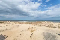 Salted Dunes OBX,  Beach front, Wild Horses, Pool, Hot Tub, 4x4 Beach, 7 Bedroom - 비치