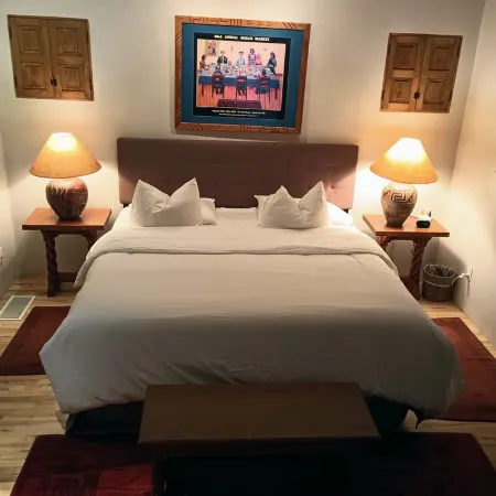 Unwind in solitude, bask in relaxation, enjoy convenience — near Canyon Road