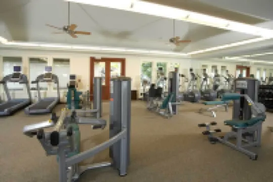 I.P.M PRESENTS:  HOOLEI 69-2: GREAT LOCATION + STUNNING NEW REMODEL! WOW!