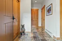 Spacious 2-bedroom 2.5 Bath Townhome Walking Distance to World Class Skiing!