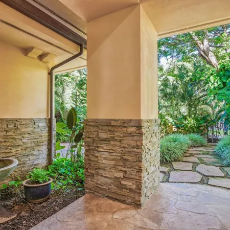 Five Bedroom Beachfront South Maui Home - Modern!