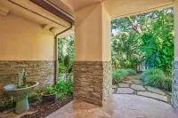 Fall Discounted Specials - Five Bedroom Beachfront South Maui Home - Modern! Hotels near Kīhei Kalama Village