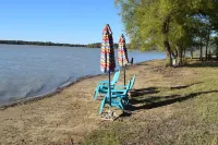 Gorgeous Hidden gem Lake front Studio. No cleaning fee. Pet friendly