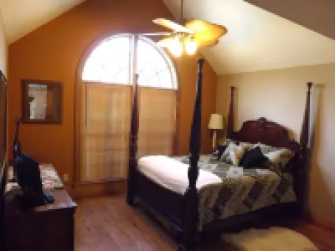 Beautiful Riverside Getaway