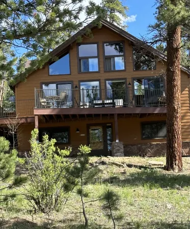 Ponderosa Cabin is just Minutes from Rocky Mountain National Park and Wild Basin