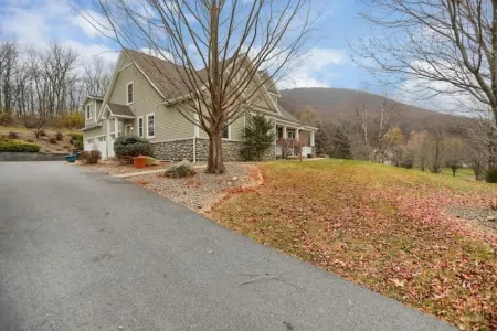 Top of Lemont - Minutes to Downtown State College and Penn State