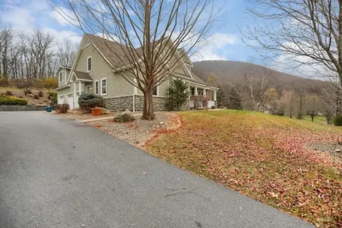 Top of Lemont - Minutes to Downtown State College and Penn State Hotels in Lemont