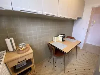 Large, quiet studio with balcony & free parking