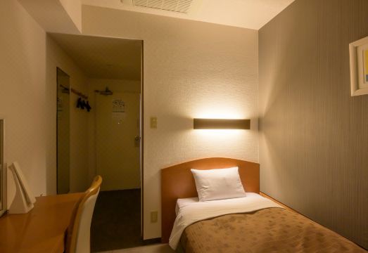 2. Hotel Wa..