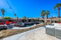 Desert Oasis -  Majestic Views with Pool & Hot Tub