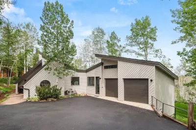 Home in Snowmass Village 애스펀 스노우매스 스키 리조트 주변 호텔