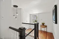 A Modern Antique Home - steps to Dock Square and harbor