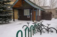 Close to Lake Dillon & Marina, Main Street Frisco, Common Hot Tub