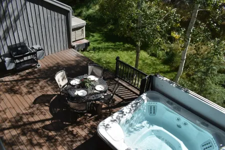 Family Friendly Condo w private HOT TUB~Minutes from the Slopes Отели рядом с достопримечательностью «Dr. Scott Raub, DO»