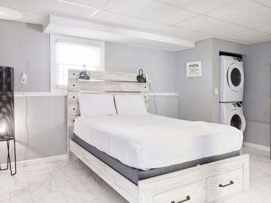 MINI PALACE @ MYSTIC SEAPORT & AQUARIUM: 5 QUEEN BEDS 1 BUNK BED