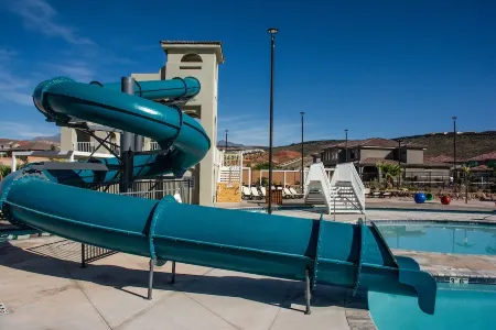 5 Bedroom & 5 Bathrooms Beautiful Washington Home. YEAR ROUND Pool access