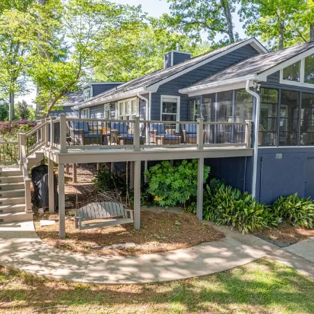 Secluded Lake Oconee 4 Bed/4 BA lakefront home w/ Private dock, 10 Min to Publix