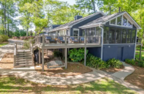 Secluded Lake Oconee 4 Bed/4 BA lakefront home w/ Private dock, 10 Min to Publix